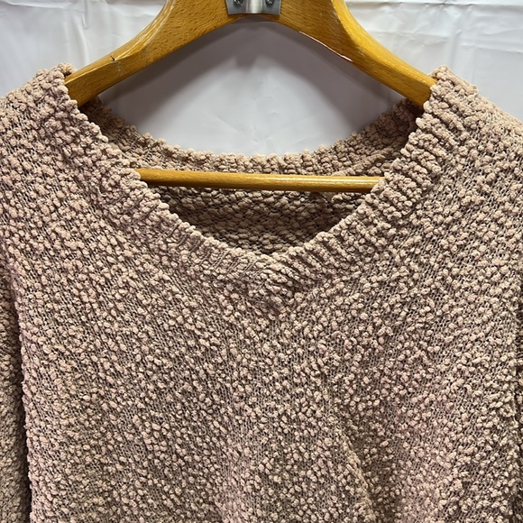 NEW Red LIP Graphic Popcorn Small POL Sweater - Picture 5 of 13